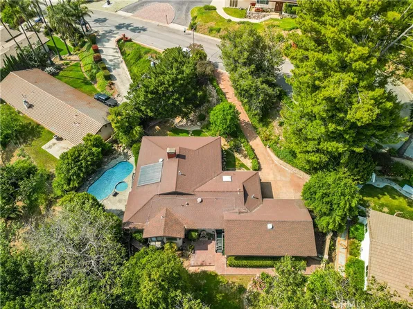 28707 Arroyo Vista Dr, Highland, CA 92346