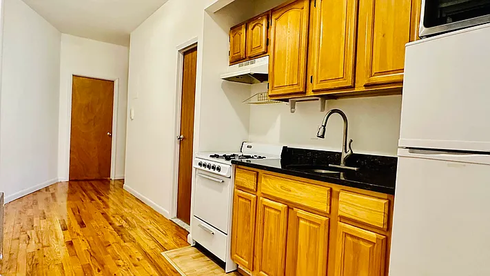 Rented by Compass | media 7