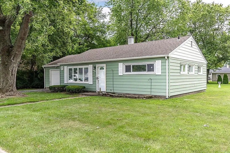 2 bed, 936 sqft, $1,950 — Photo 1