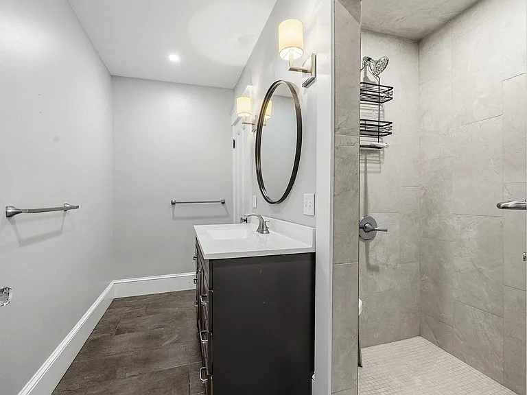 649 State St #A — Photo 25