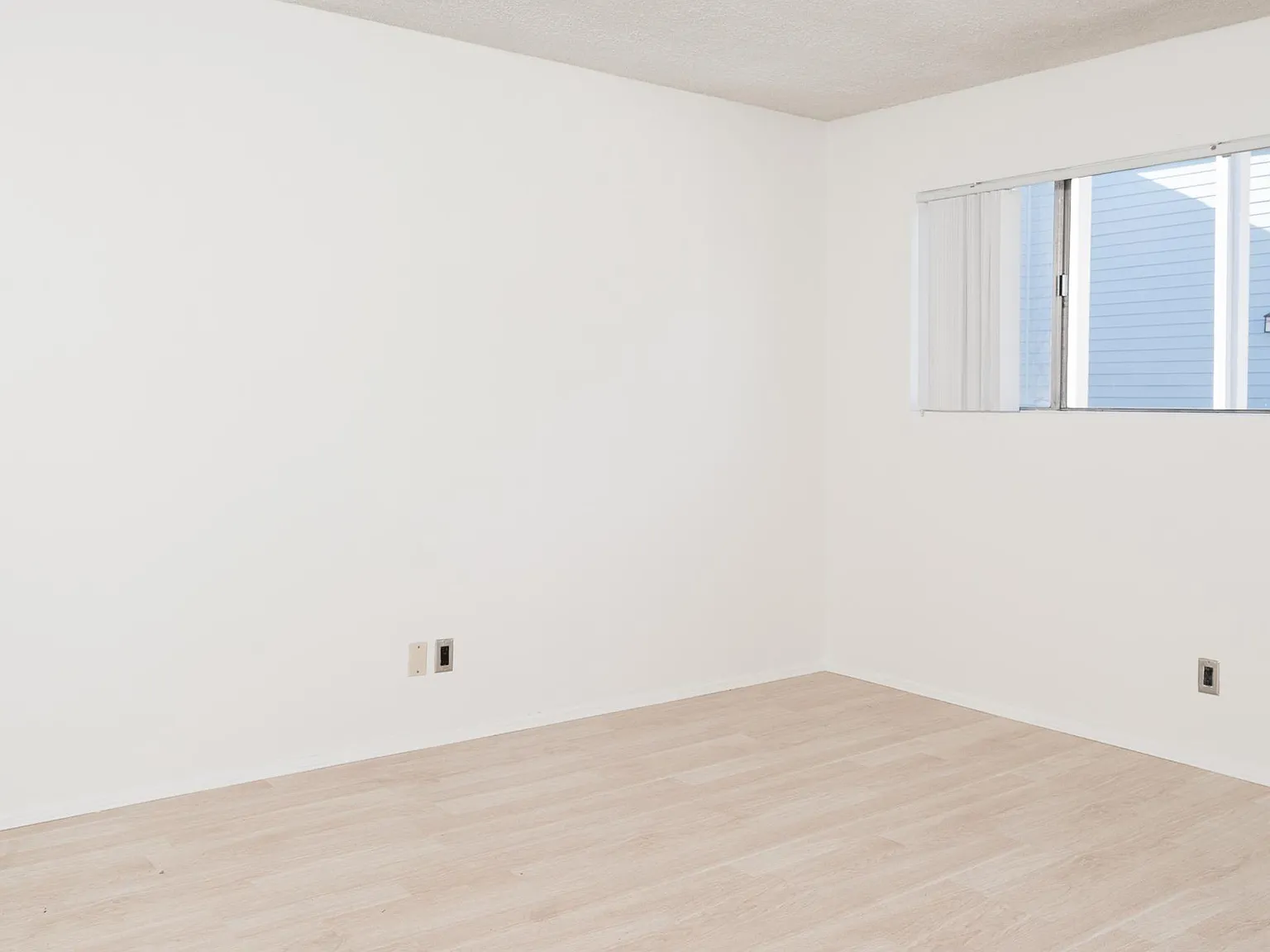 2 bed, 1100 sqft, $4,195 — Photo 3