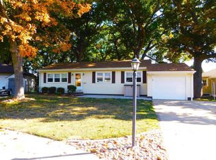 1 Seckel Ct, Peoria, IL
