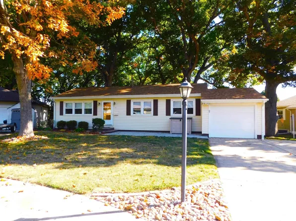 1 Seckel Ct, Peoria, IL 61607