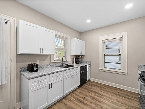 4th image of 1510 Lincoln Ave
