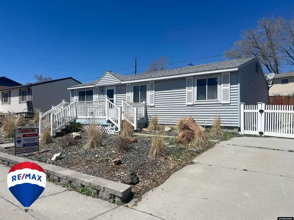 302 Kinnikinnick Dr, Riverton, WY 82501