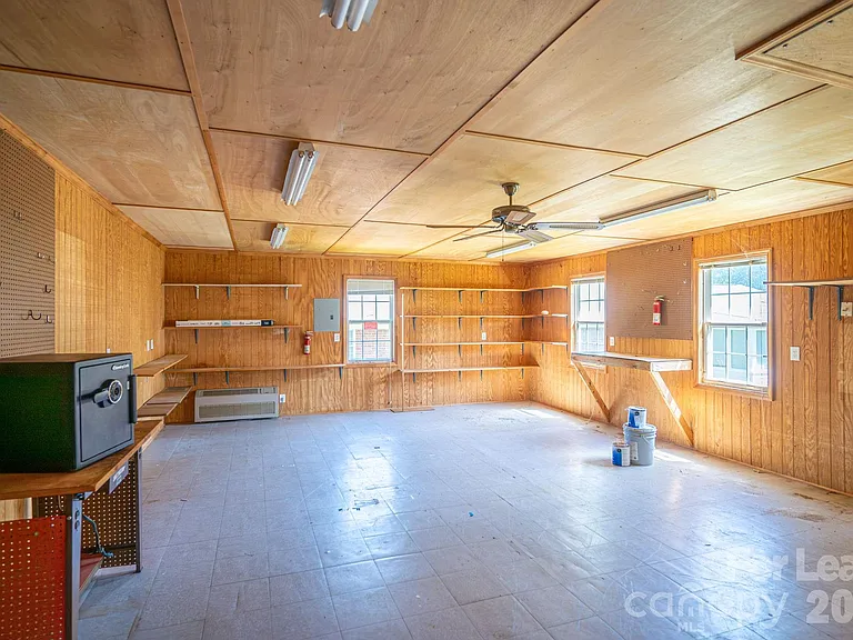 2020 Helen Dr — Photo 37