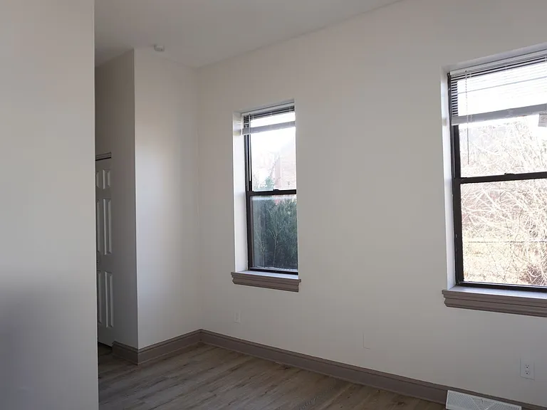 1110-1112 Sheffield Street — Photo 11