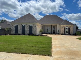103 Sweetbriar Ct, Canton, MS 39046