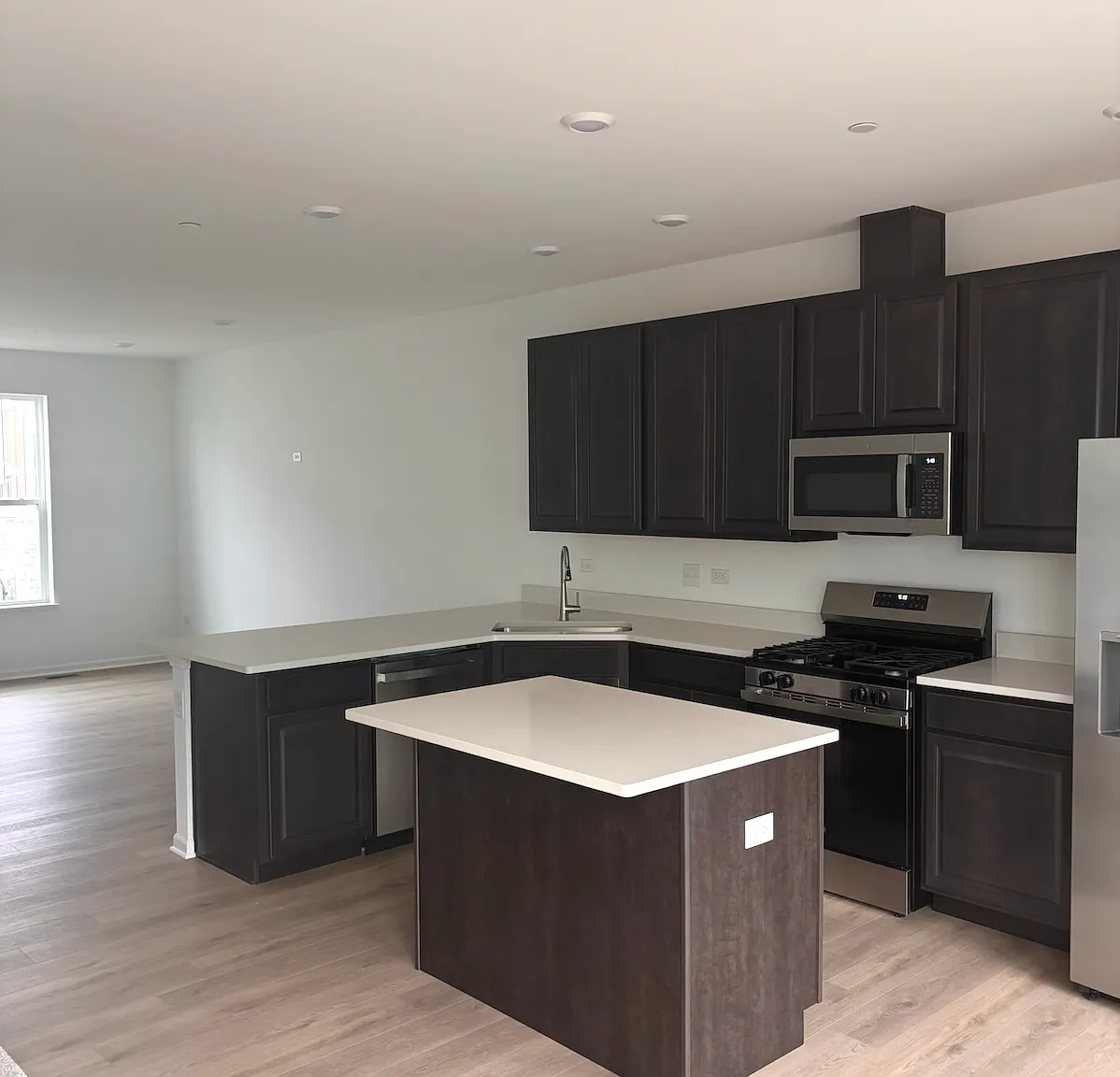3 bed, 1764 sqft, $3,200 — Photo 4