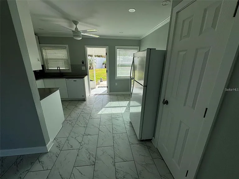 301 W Colonia Ln — Photo 11