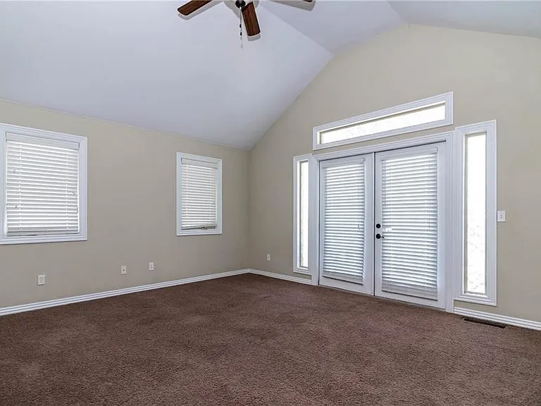 525 N Rupple Rd — Photo 13