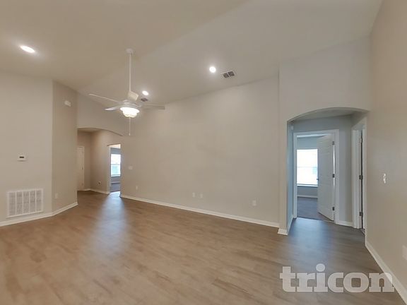 4th image of 579 Lorient Dr