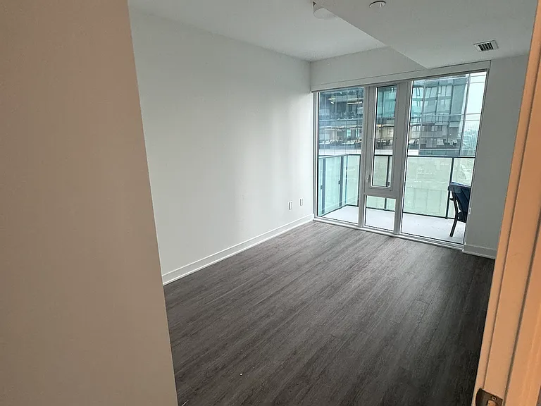 530 Front St W #1114 — Photo 3