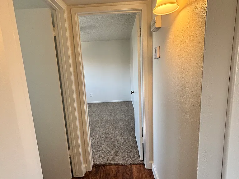 Driftwood Apartments — Photo 13