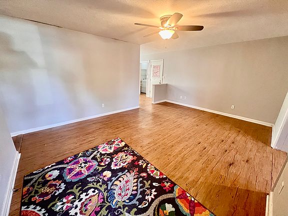 3rd image of 602 Jefferson Way