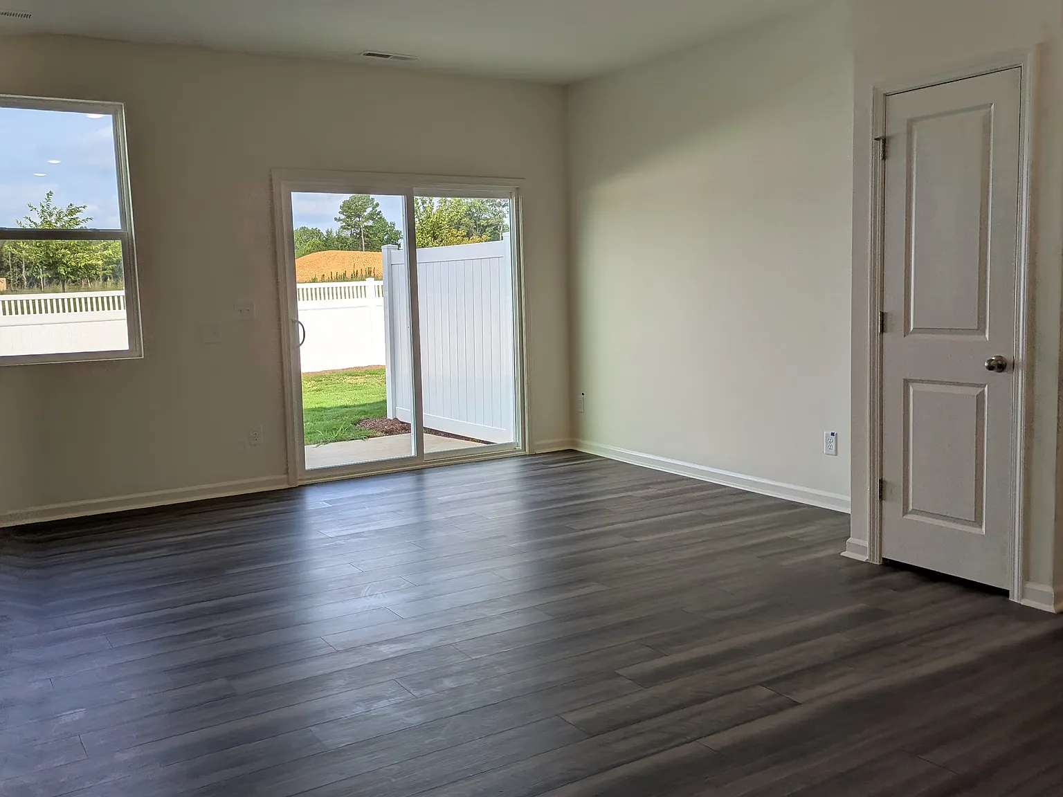 3 bed, 1386 sqft, $1,725 — Photo 4