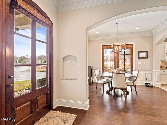 4th image of 410 La Villa Cir