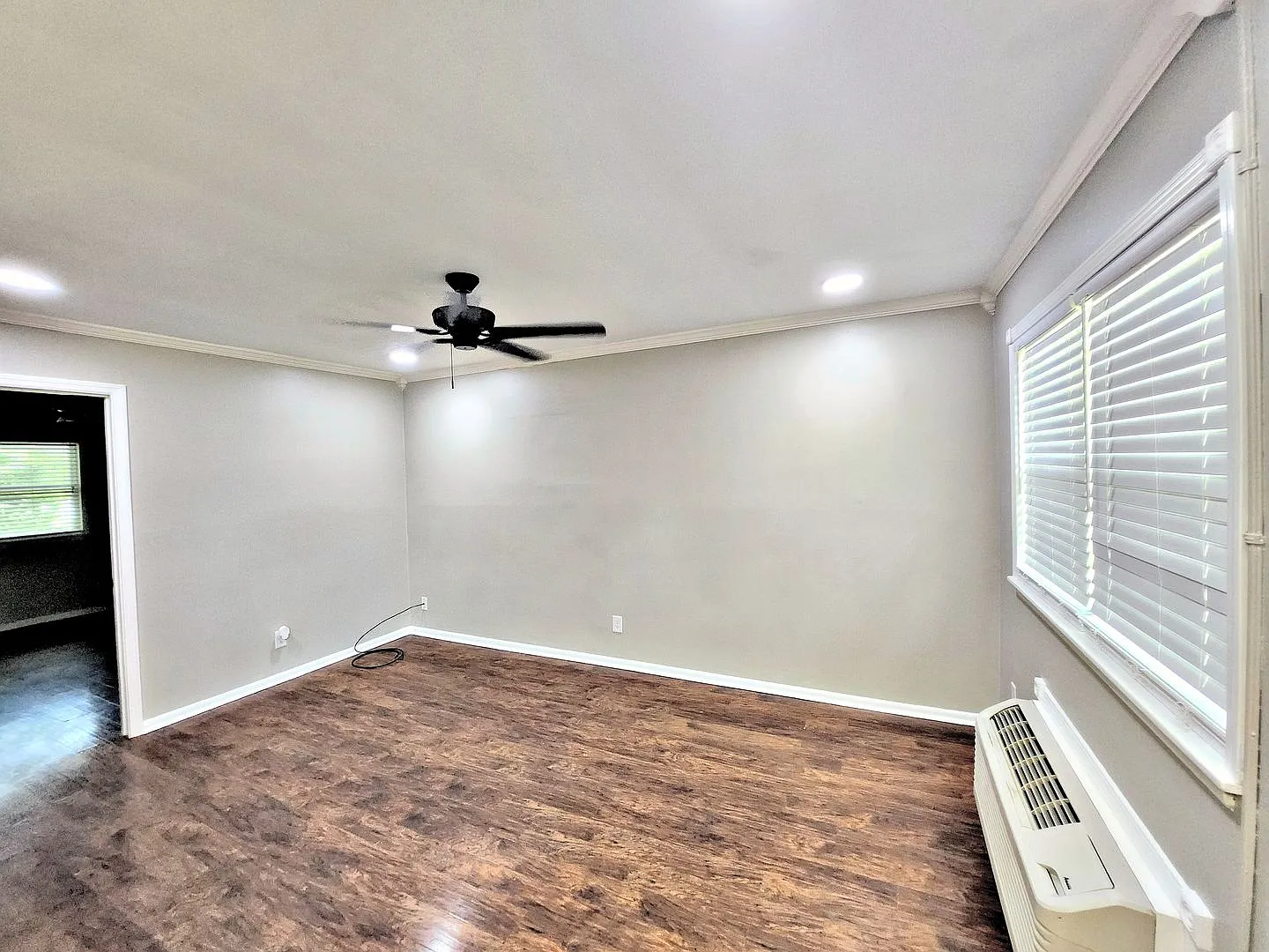 Under New Management - 2 Bd./1 Ba. Move In Special! — Photo 4