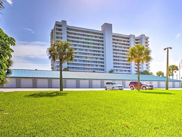 9600 S Ocean Dr #104 — Photo 2