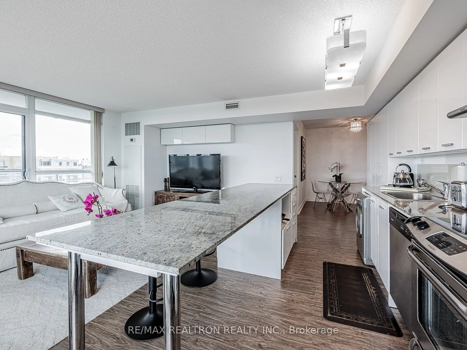 3 bed, $3,200 — Photo 2
