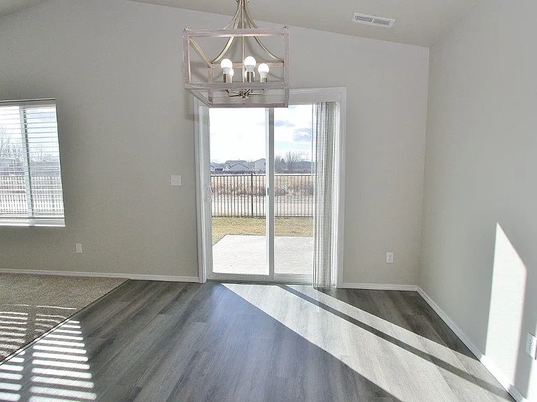 3101 N Saratov Way — Photo 11