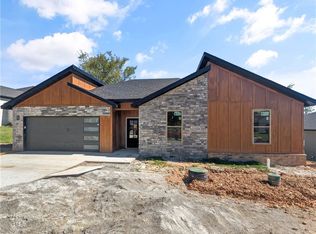 976 Clayton Rd, Cave Springs, AR 72718