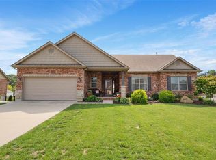 130 Webster Dr, Columbia, IL 62236