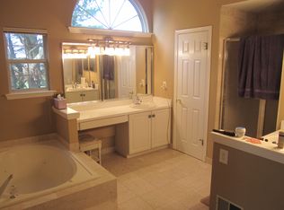 17 Inverness Ct, Monroe Township, NJ 08831