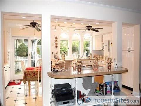 5th image of 20 Strathmore Village Dr