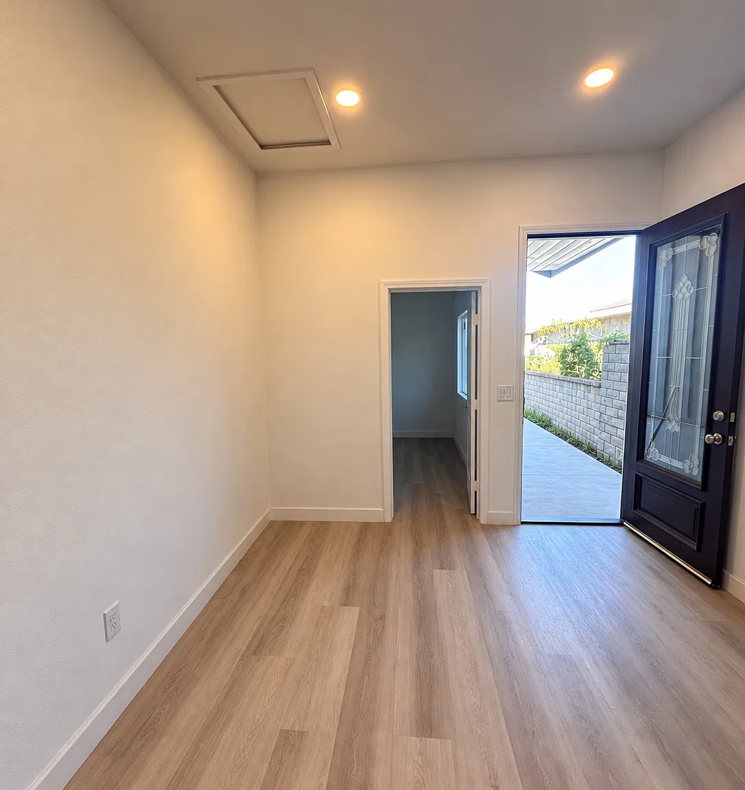 2 bed, 720 sqft, $2,450 — Photo 3