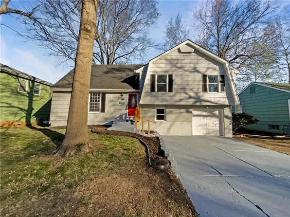 8218 E 133rd Ter, Grandview, MO 64030