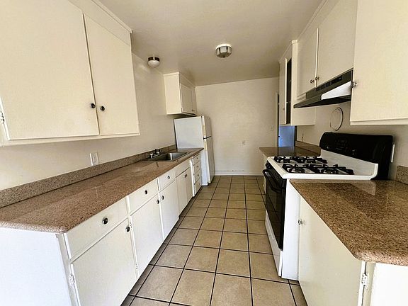 5th image of 3105 High St APT 7