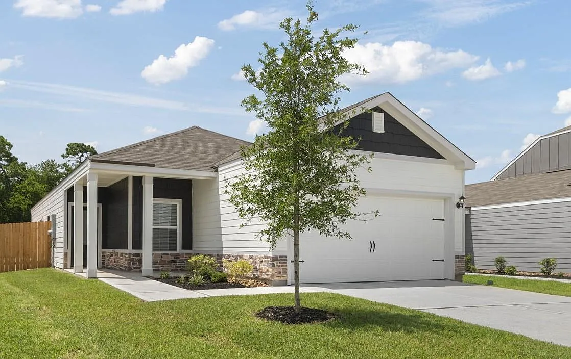 4 bed, 2.0 bath, 1506 sqft, $2,400 — Photo 1
