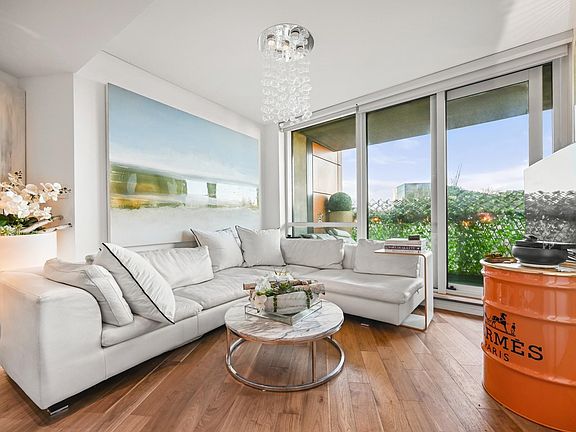 3rd image of 8555 Granville St #803