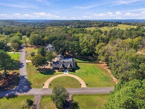 5th image of 10 Hill Creek Cir