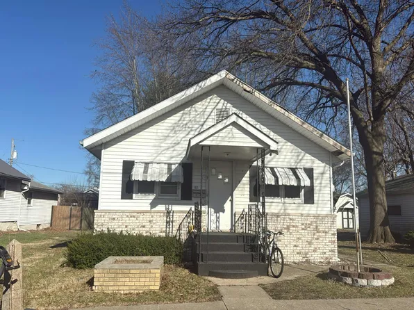 1021 Crittenden St, Carlinville, IL 62626