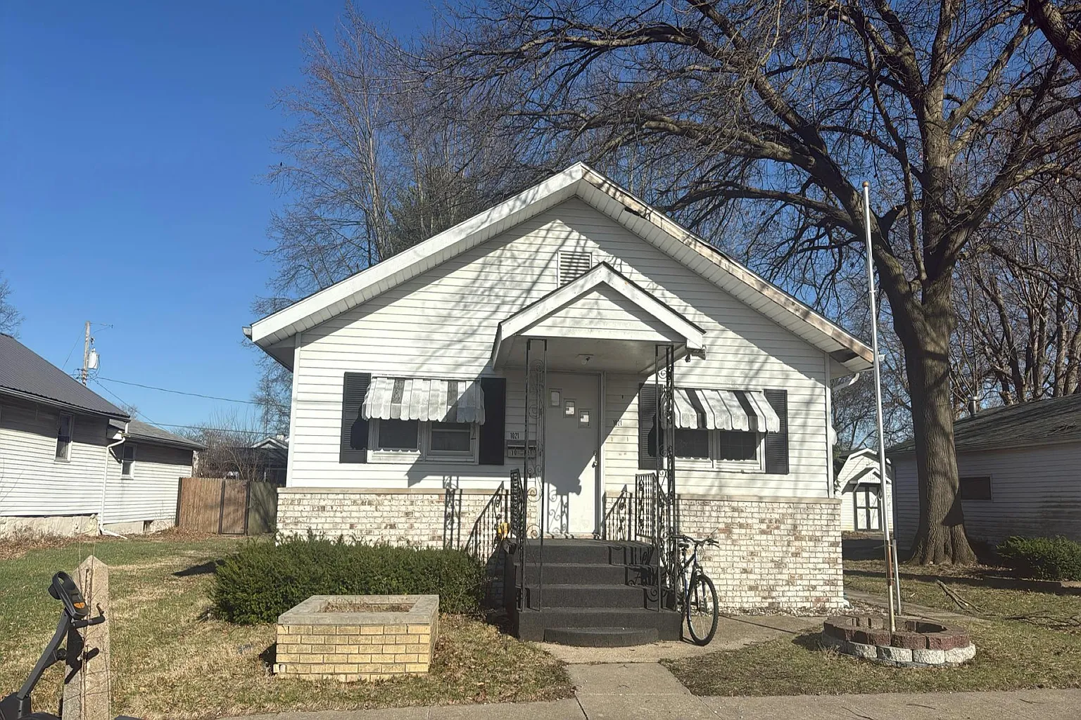 1021 Crittenden St photo 1