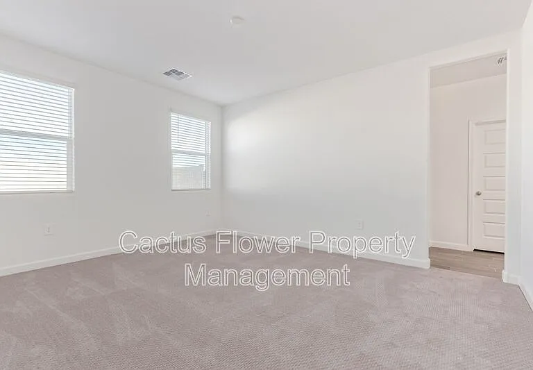 2124 W Sombra Ave — Photo 15