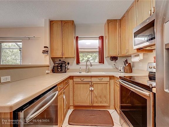 5th image of 109 NW 118th Dr