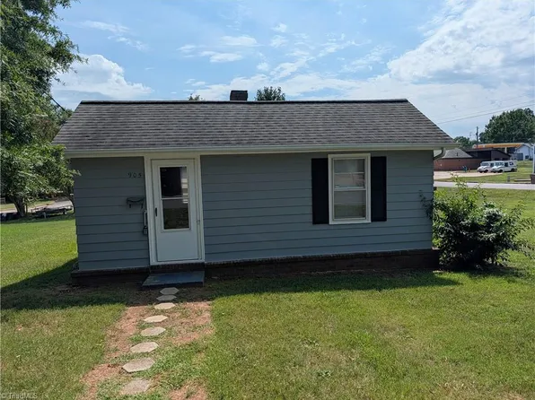 905 W Jefferson St, Mayodan, NC 27027