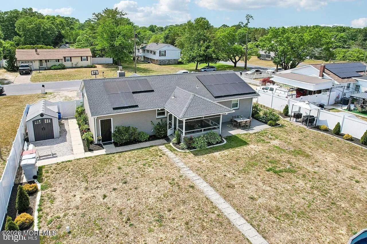 3 bed, 2.5 bath, 1176 sqft, $2,000 — Photo 1