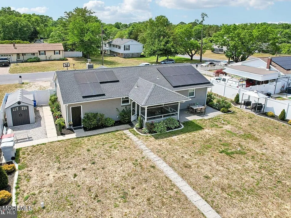 1035 Swenlin Dr