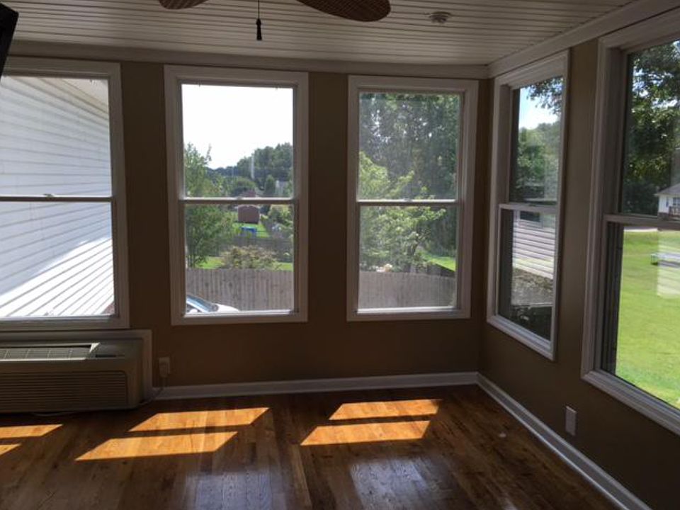 Sunroom own Heat/Air