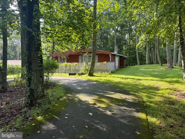 1222 Valley Dr, East Stroudsburg, PA 18302