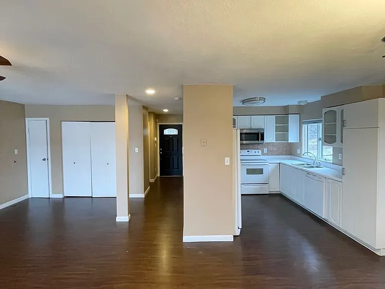 1239 Troy Hill Rd — Photo 4