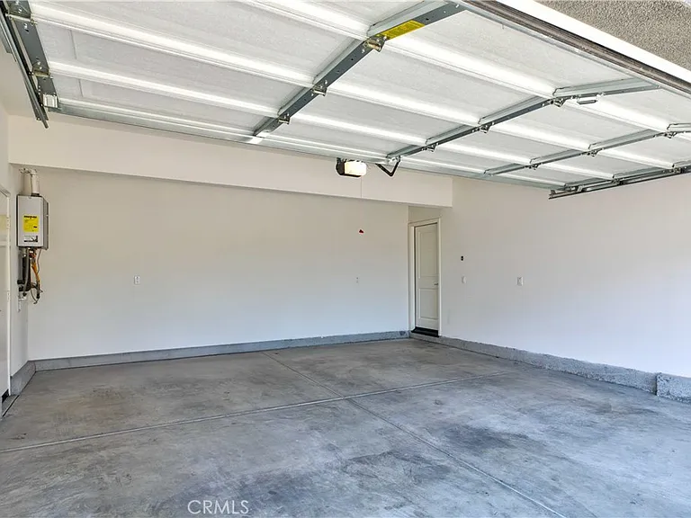 11769 Fenton Ave — Photo 4