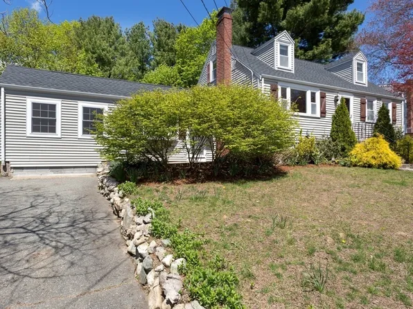 15 Mayflower Rd, Norwood, MA 02062