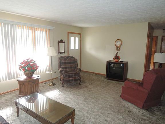 3rd image of 2910 Vollmer Dr