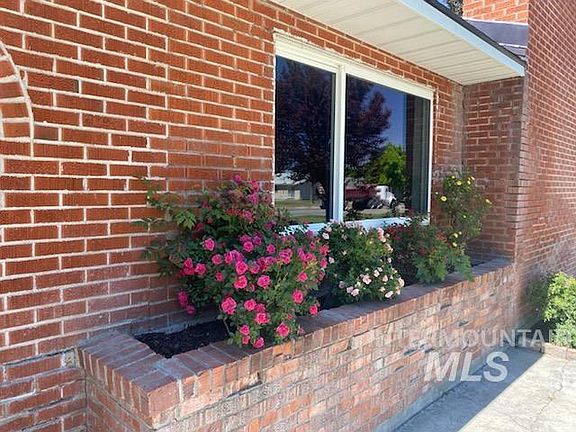 3rd image of 285 Eastland Dr N