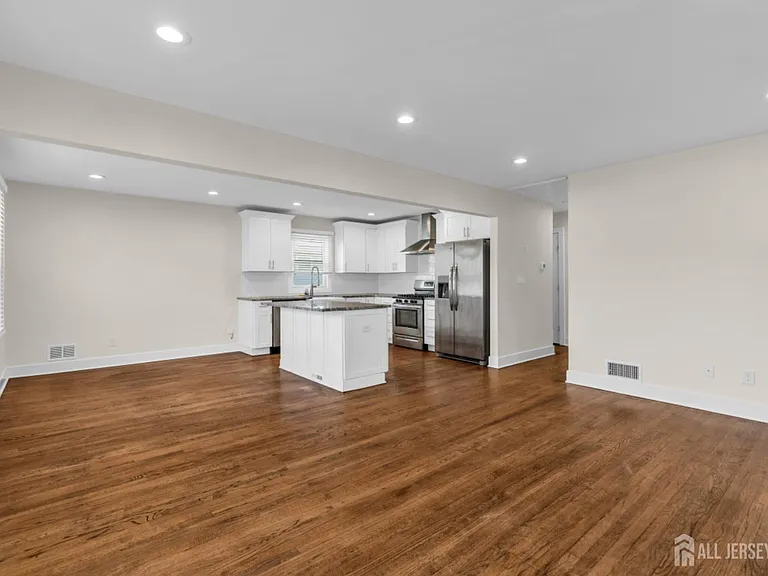 36 Van Buren Ave — Photo 12